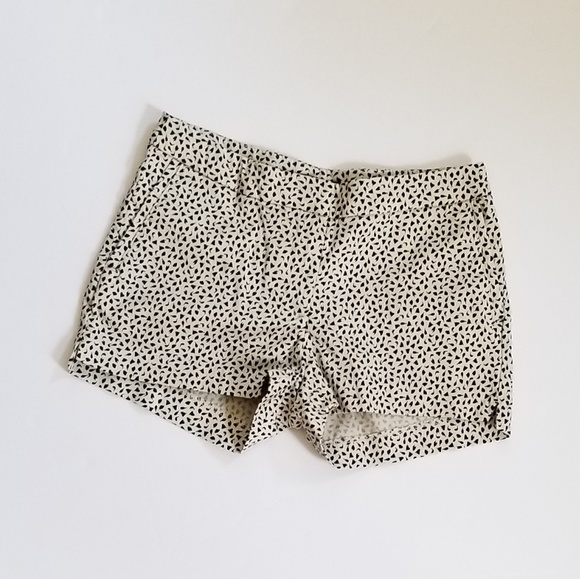 H&M Pants - H&M Tan & Black Pattern Print Chino Shorts Sz 4